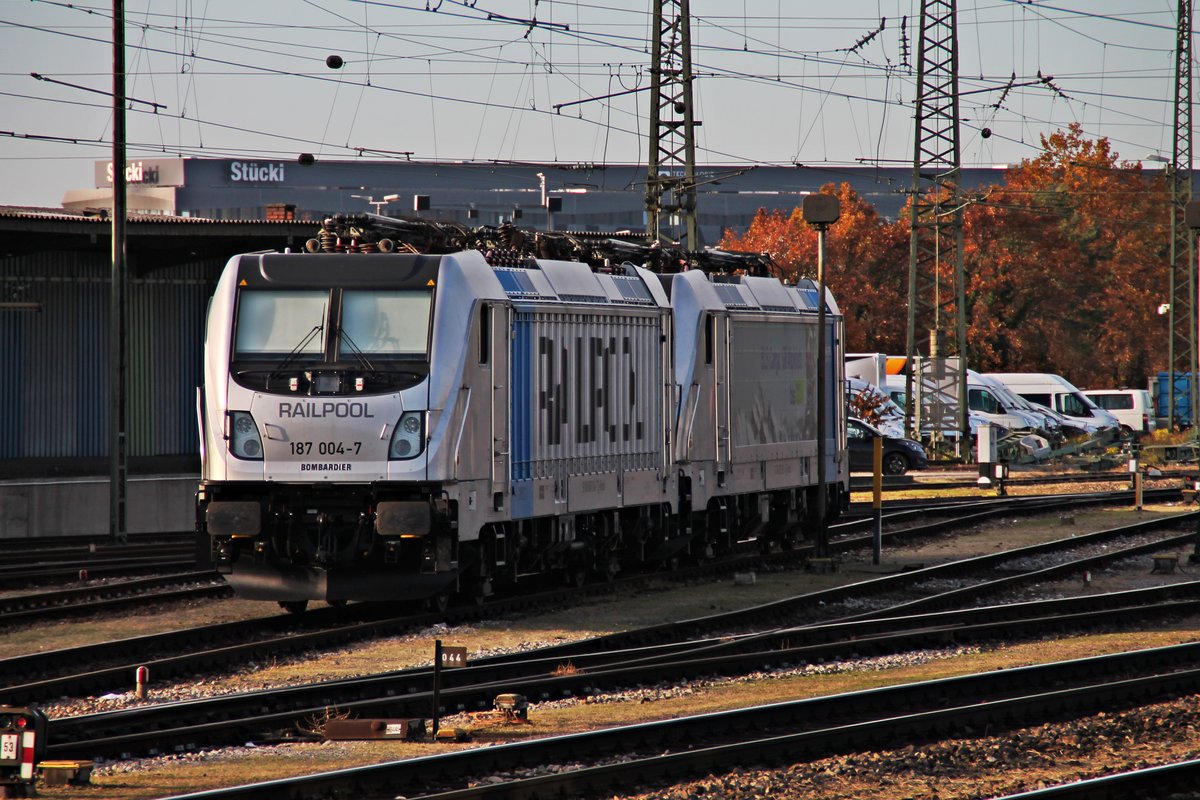 Am 10.11.2015 stand Railpool/BLS Cargo 187 004-7 zusammen mit Railpool/BLS Cargo 187 005-4  BLS Cargo. Die Alpinisten  im Abstellbereich von BLS Cargo in Basel Bad Bf abgestellt und warteten auf ihre nächsten Einsätze.