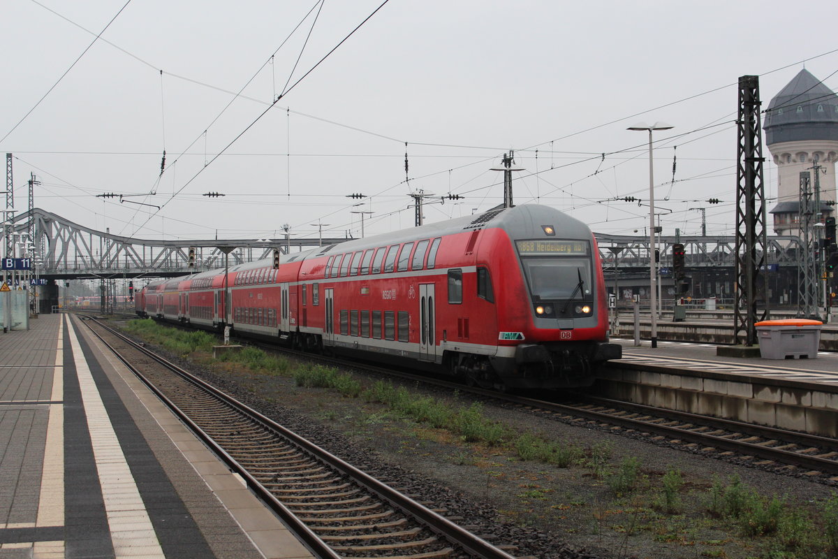 Am 10.11.2017 erreicht eine RB68 nach Heidelberg den Hauptbahnhof Darmstadt.