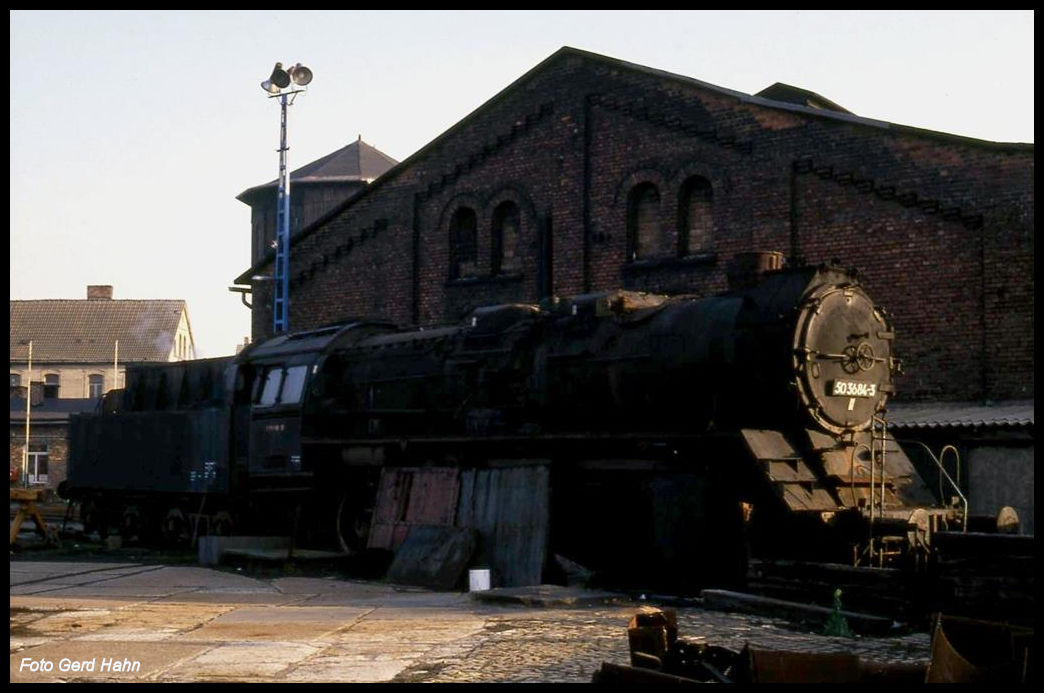 Am 10.12.1991 traf ich noch im BW Oschersleben auf einige alte Dampfloks der DR. Darunter war auch 503684!