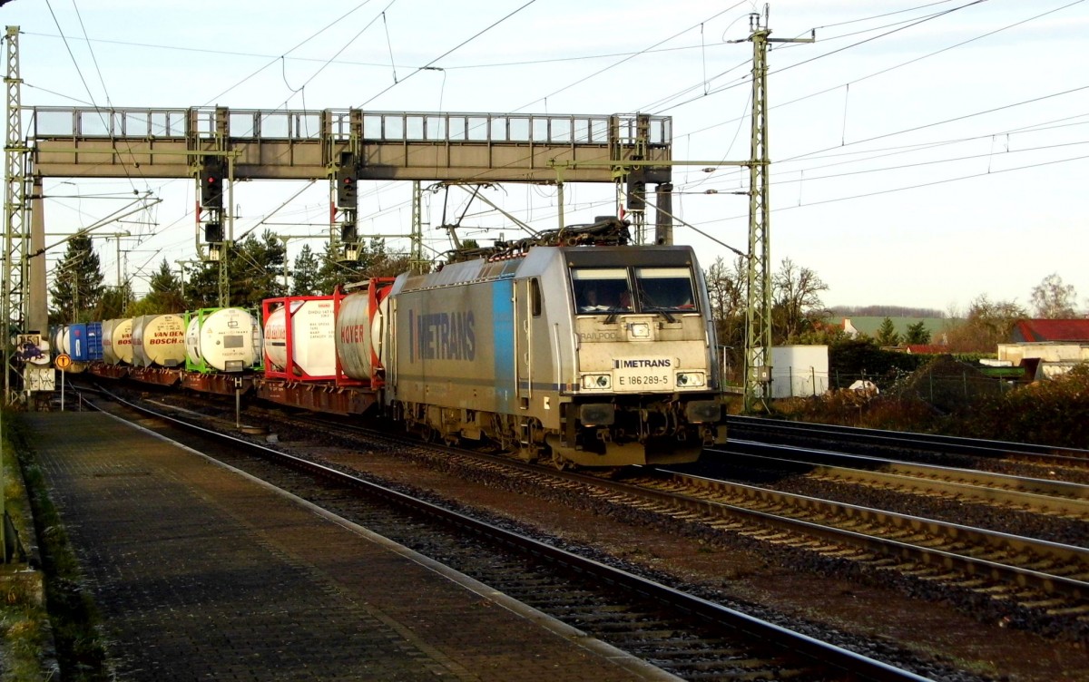 Am 10.12.2015 kam die E 186 289-5 von METRANS (Railpool) aus Richtung Braunschweig nach Niederndodeleben und fuhr weiter in Richtung Magdeburg . 