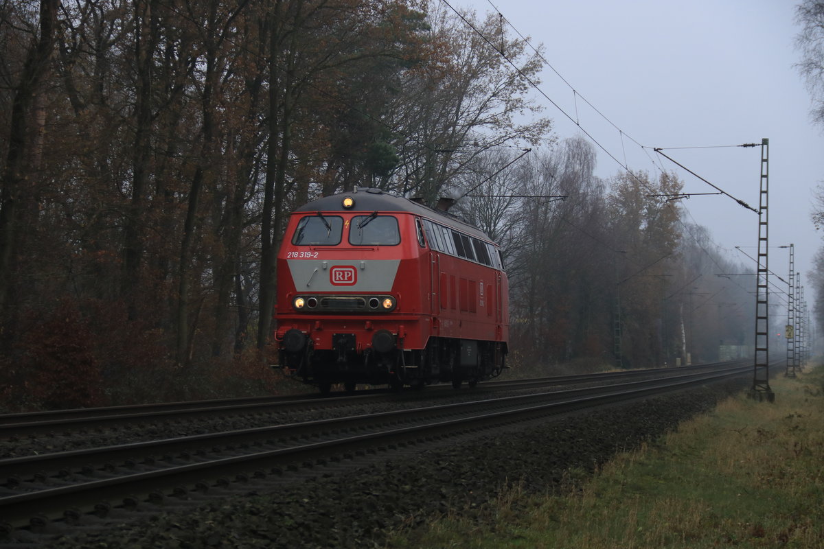 Am 10.12.2020 durcheilte dieses schöne Exemplar der Baureihe 218 Sythen. Zuvor hatte 218 318 einen Bauzug nach Bad Bentheim befördert hatte.