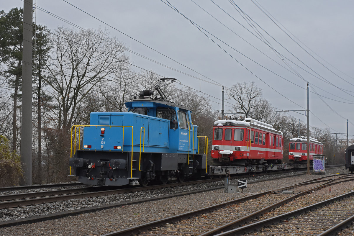 Am 10.12.2020 gehen die beiden BDe 4/4 mit den Betriebsummern 46 und 47 auf die letzte Reise. Um 12.20 Uhr kommt der Zug in Kaiseraugst an. Hier sehen wir den Zug kurz vor dem Bahnhof Kaiseraugst.