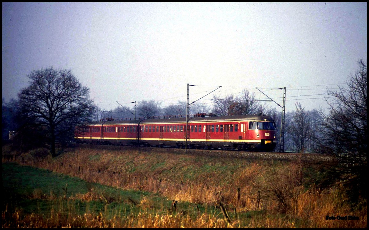 Am 10.4.1992 war ET 430114 auf der Rollbahn unterwegs nach Bremen. Um 9.19 Uhr erreichte er hier den Ortsrand von Hasbergen bei Osnabrück.