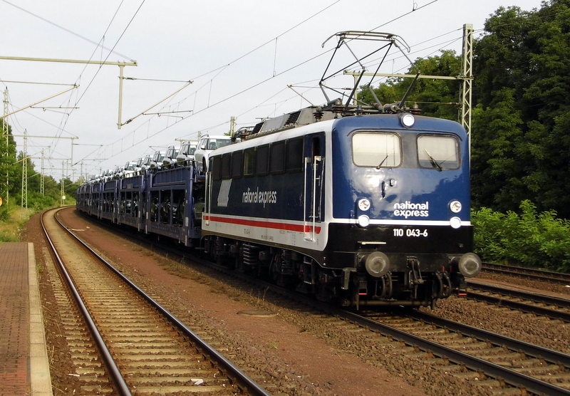 Am 1.08.2014 kam die 110 043-6 von der Press aus Richtung Magdeburg nach Niederndodeleben und fuhr weiter in Richtung Braunschweig .