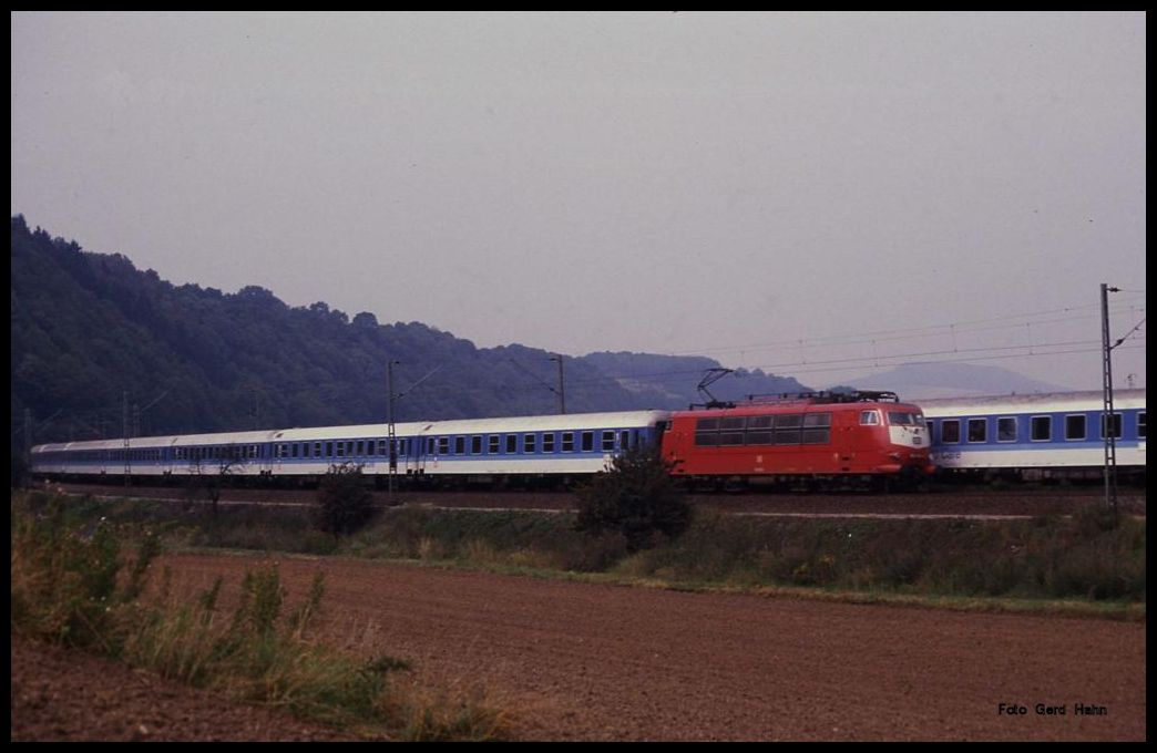Am 10.9.1989 war 103169 in rotem Kleid mit dem IR 1777 bei Freden um 12.33 Uhr in Richtung Süden unterwegs und begegnete dem IC 1584 mit 103117.