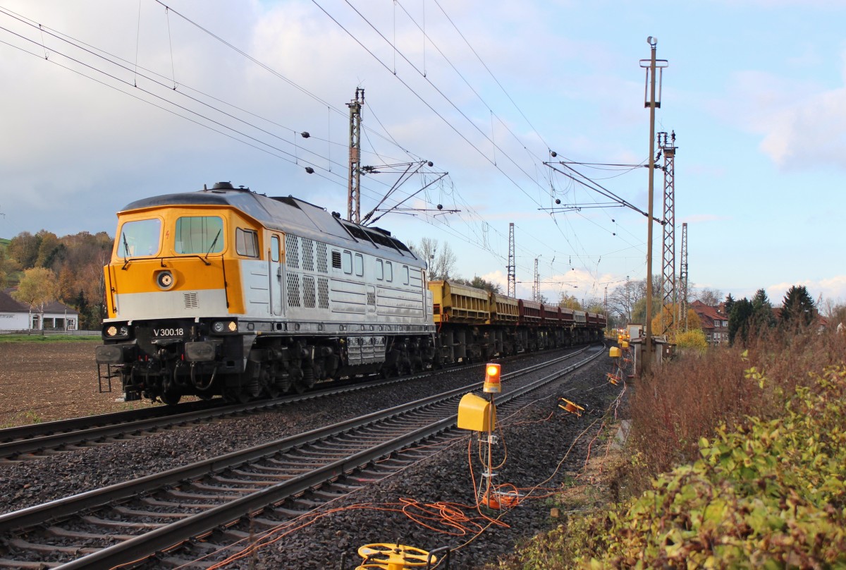 Am 10.November 2013 durchfuhr SGL V300.18 den Bahnhof Godenau in Richtung Gttingen.