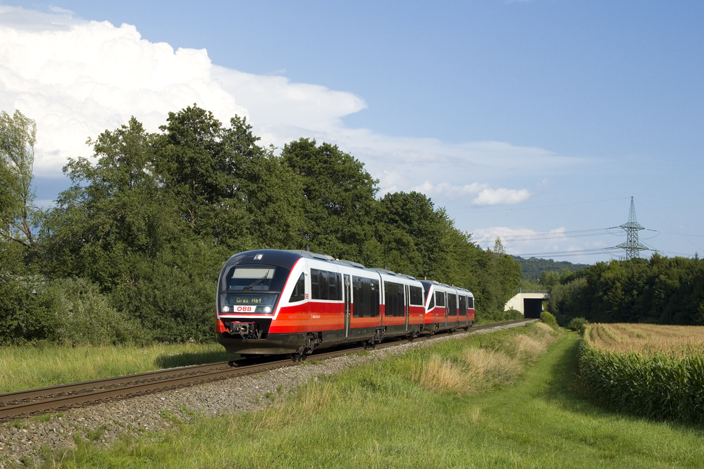Am 11. August 2021 sind 5022 001 und 5022 058 als SB 4729 (Szentgotthárd - Graz Hbf) bei Wünschendorf unterwegs und wird in Kürze den Bahnhof Gleisdorf erreichen. 