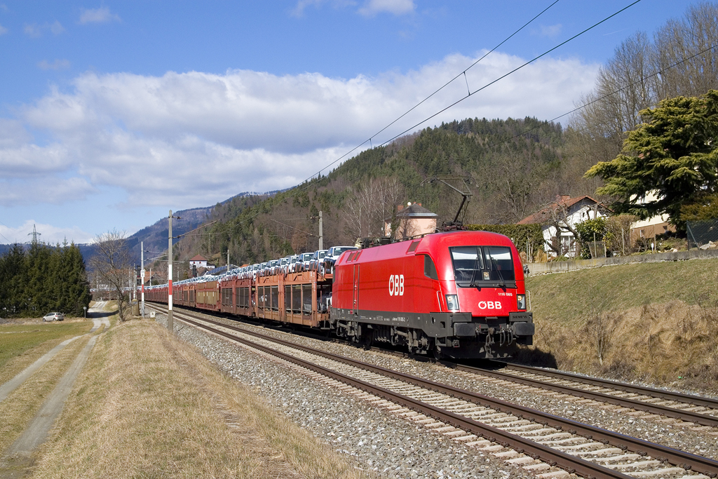 Am 11. März 2017 ist 1116 085 mit dem Güterzug 49415 in Richtung Luka Koper unterwegs und konnte nahe Mixnitz-Bärenschützklamm auf den Chip gebannt werden. 