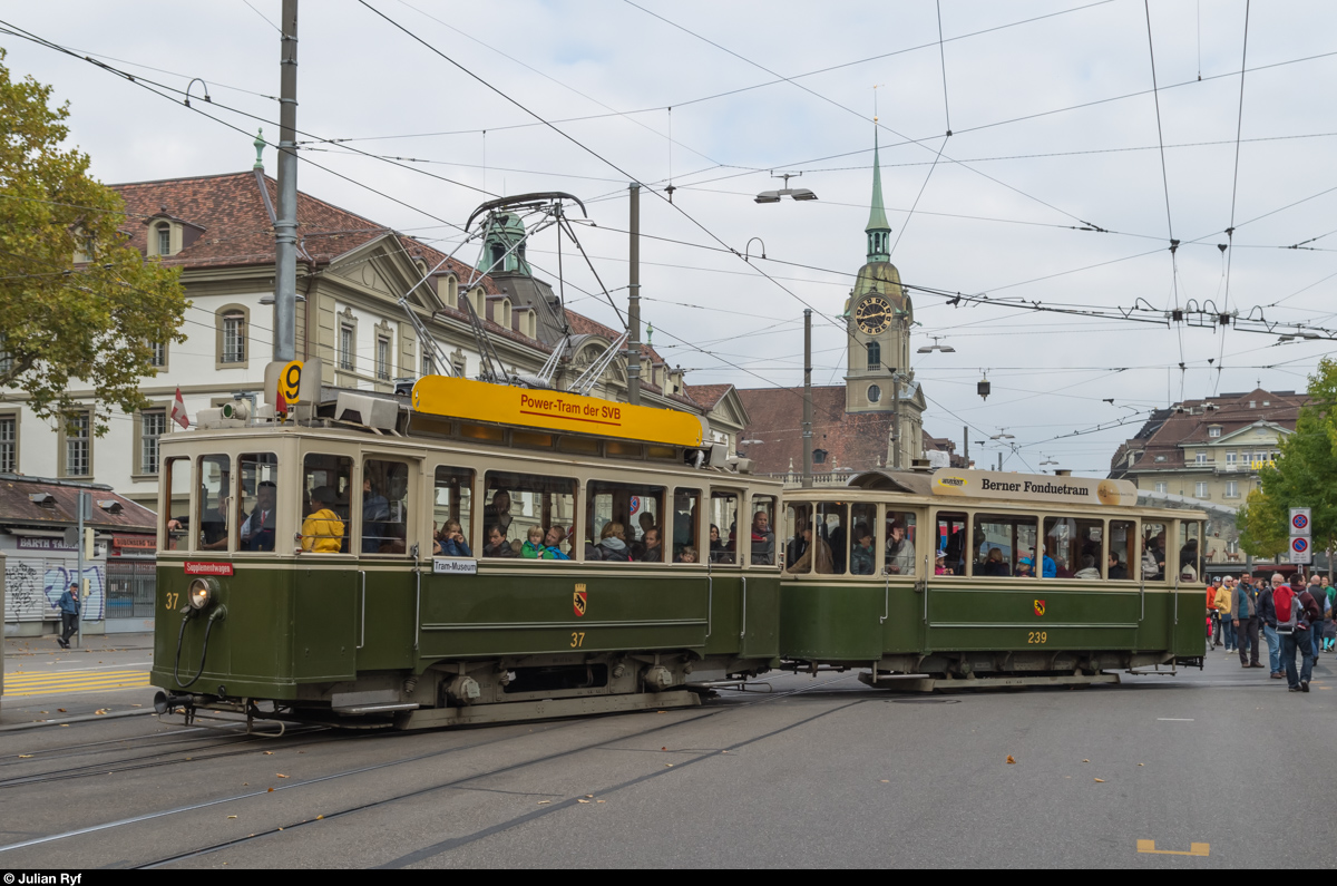 Am 11. Oktober 2015 feierte man mit einer Tramparade 125 Jahre Tram in Bern. Mit Dampftram und Ce 2/2 37 wurden danach kurze Publikumsfahrten Schwanengasse-Bubenbergplatz-Hirschengraben-Wallgasse-Schwanengasse angeboten (ca. 350 m).
Ce 2/2 37 biegt aus der Schwanengasse auf den Bubenbergplatz ein.