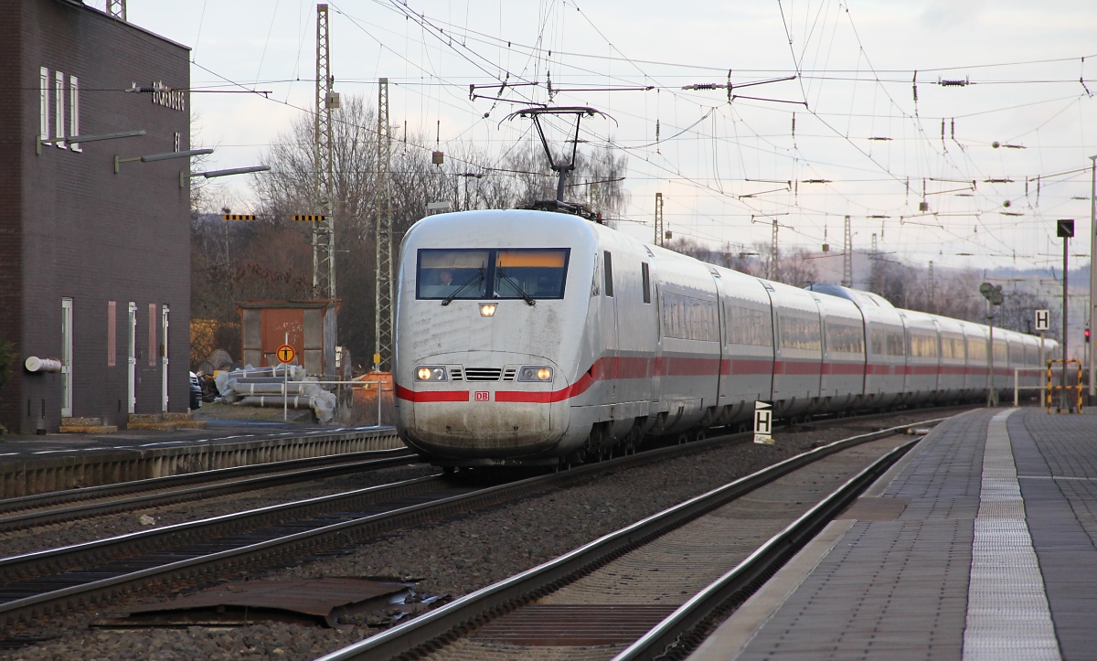 Am 11.01.2014 gab es wieder Fernzug-Umleiter über die NSS zwischen Göttingen und Kassel. Hier ein ICE beim durchfahren von Eichenberg.