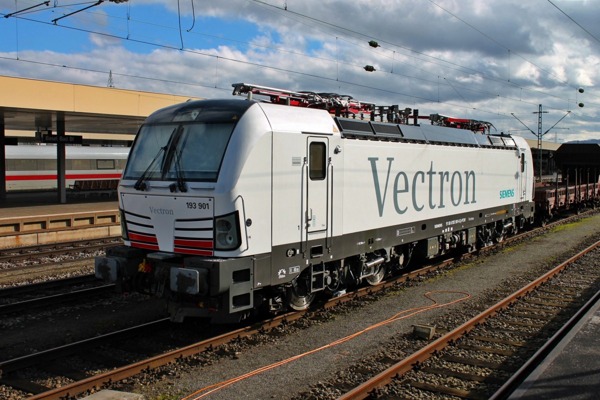 Am 11.02.2014 stand auch wieder der Urgestein-Vectron 193 901, dismal aber neben Gleis 1 vor der Lokleitung von DB Fernverkehr in Basel Bad Bf und wartet auf ihren nächsten Mess-Einstaz in der Schweiz.