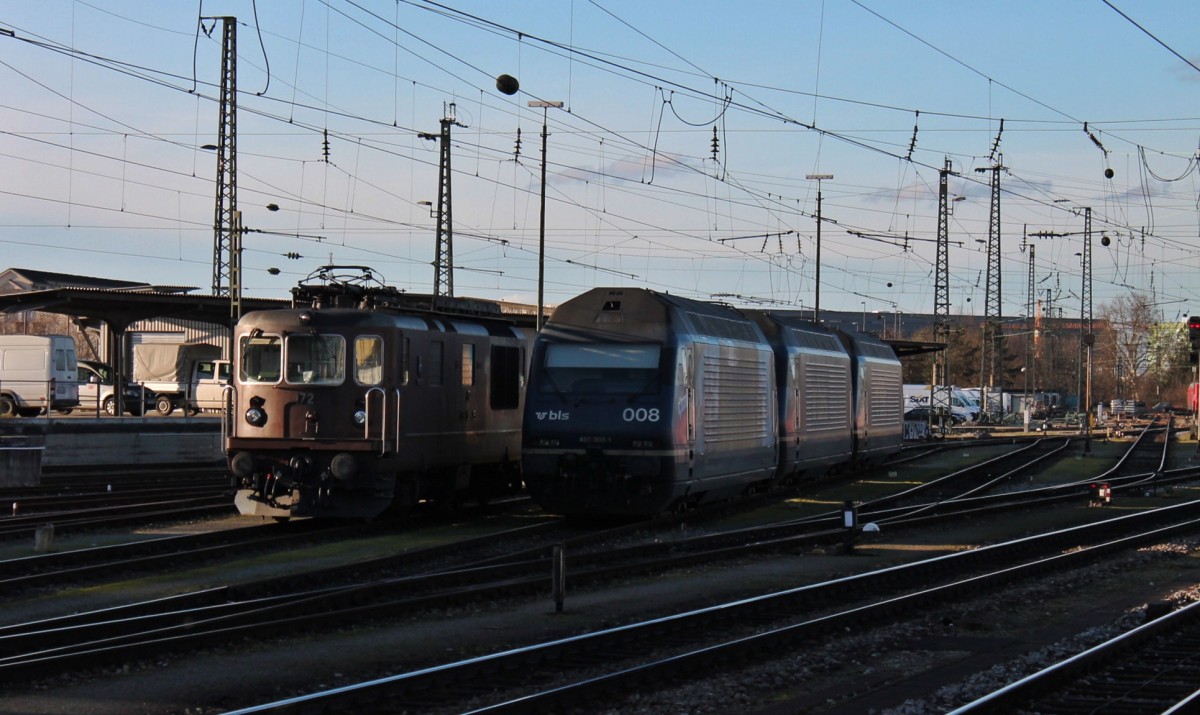 Am 11.02.2014 stand vn BLS Cargo zwei Re 425, darunter die Re 425 172 und drei Re 465 in Basel Bad Bf. Die Re 465 waren die Re 465 008-1  GoldenPassLine , die Re 465 014-9 und zum Schluss noch die Re 465 013-1 in dem Abstellbereich von BLS Cargo.