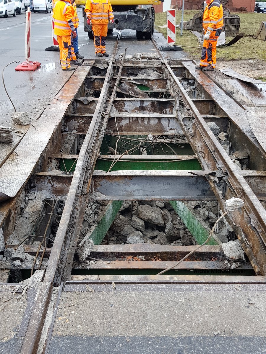 Am 11.02.2019 wurde durch die Firma BUG eine alte Gleiswaage am Industriegleis in Berlin-Reinickendorf an der Miraustraße/Holzhauser Straße ausgebaut. Die Gleiswaage wurde schon seit vielen Jahren nicht mehr genutzt. Früher nutzte die Firma  Waggon-Union Berlin GmbH  die Waage. Es ist das letzte noch im Betrieb befindliche Industriegleis in Berlin-Reinickendorf.