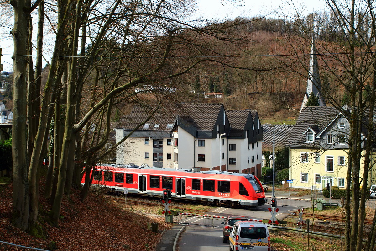 Am 11.03.2017 fährt ein 620 mit einer Regionalbahn von Köln Hansaring nach Meinerzhagen in den Bahnhof Ründeroth ein