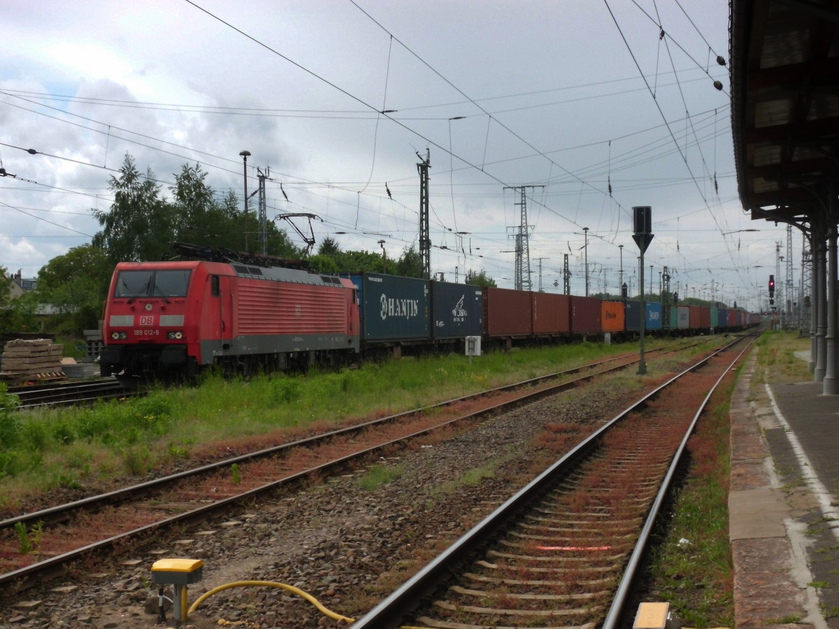 Am 11.05.2014 kam 189 012 mit einem Containerzug aus Richtung Salzwedel nach Stendal und fuhr weiter in Richtung Magdeburg.