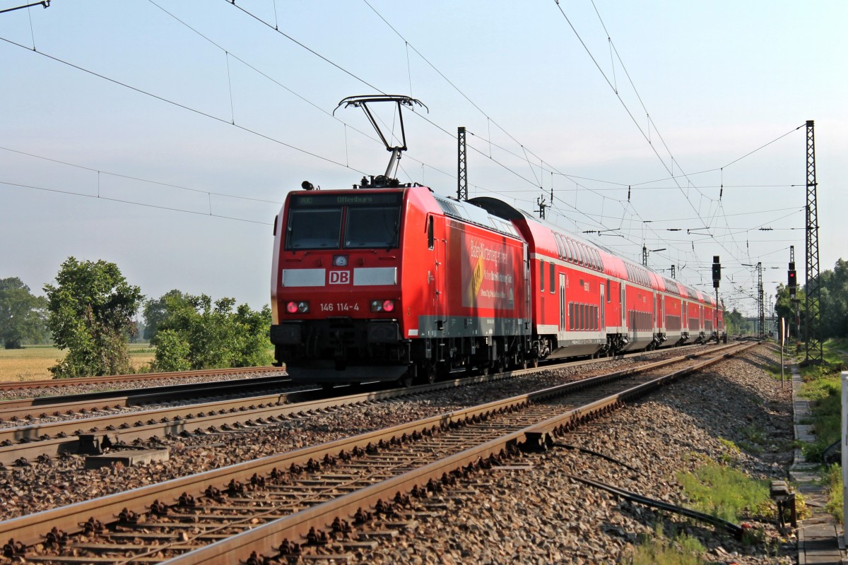Am 11.07.2013 schob 146 114-4  Baden Wrttemberg erfahren  den RE 26538 (Basel Bad Bf - Offenburg) aus dem Bahnhof von Orschweier gen Lahr.