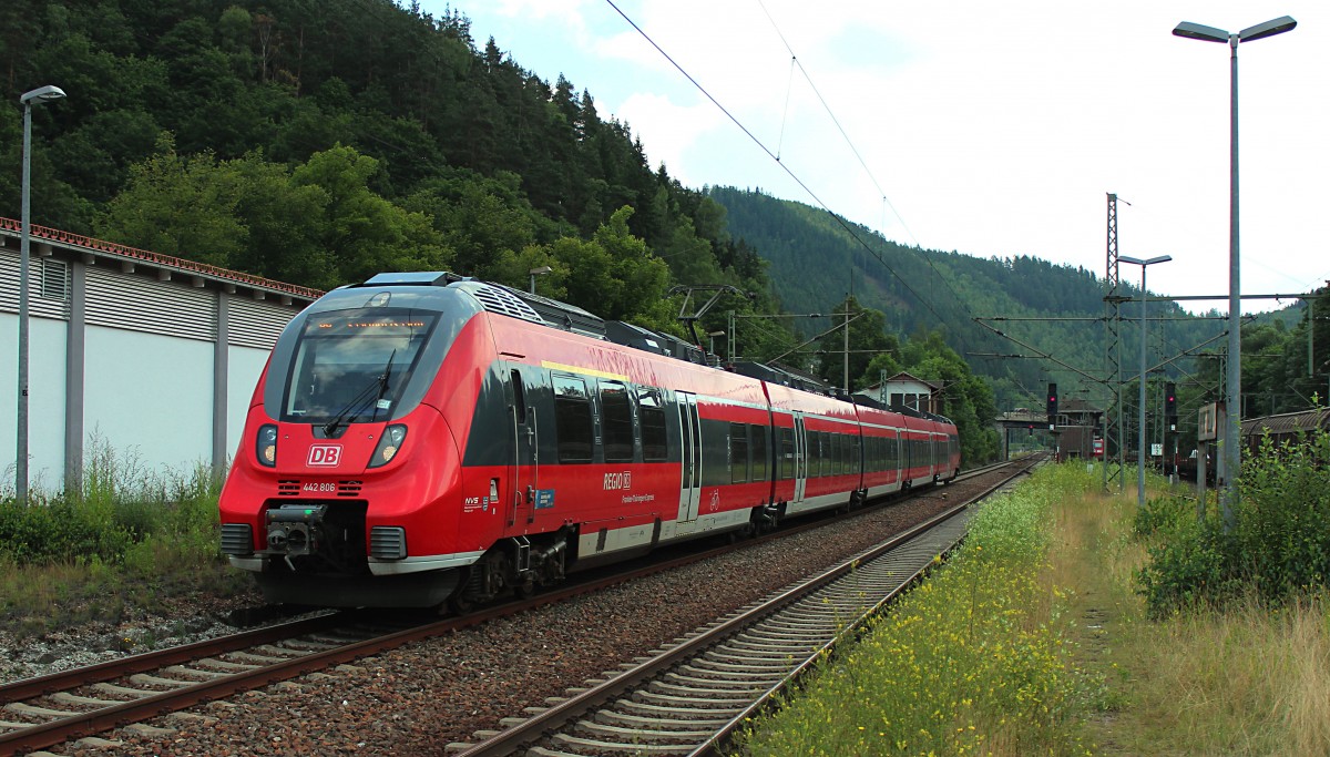 Am 11.07.2014 fährt 442 806 mit die RB 59374 nach Saalfeld(Saale) in Probstzella ein, er kam aus Bamberg Hbf.