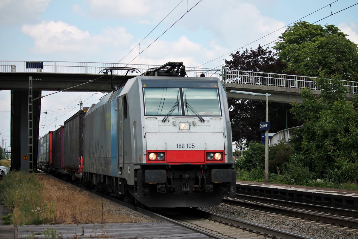 Am 11.07.2014 fuhr BLS Cargo 186 105 mit einem KLV durch den Bahnhof von Orschweier gen Süden.