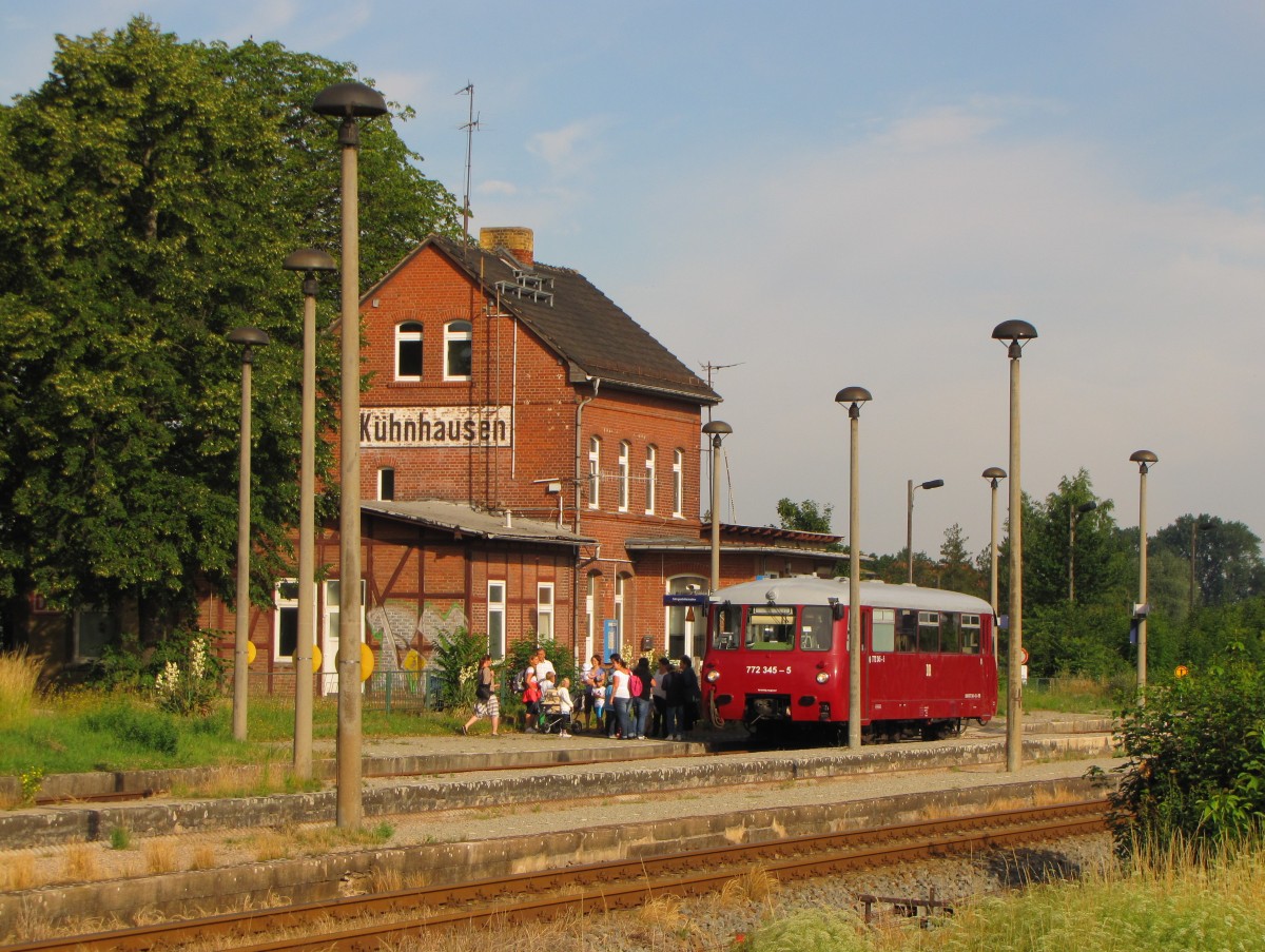 Am 11.07.2015 war das EBS  Ferkeltaxi  772 345 auf Sonderfahrt im Schwarzatal und konnte vor der Abfahrt in Kühnhausen fotografiert werden.