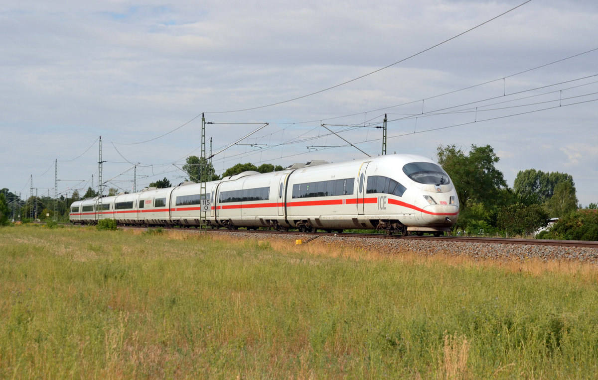 Am 11.08.18 rollte dieser ICE der Reihe 403 als ICE 804 durch Gräfenhainichen Richtung Berlin.