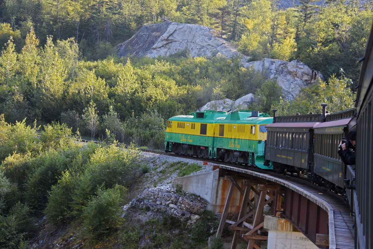 Am 11.08.2019 fahren wir mit der White Pass and Yukon Railroad von Skagway nach Fraser. Durch wunderschöne Landschaft führt und sie Fahrt langsam Richtung Fraser.
