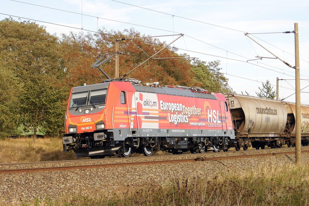 Am 11.09.2018 kam die 186 382-8 von der HSL Logistik GmbH, ( AKIEM SAS, Clichy) aus Richtung Stendal und fuhren weiter in Richtung Wittenberge . 