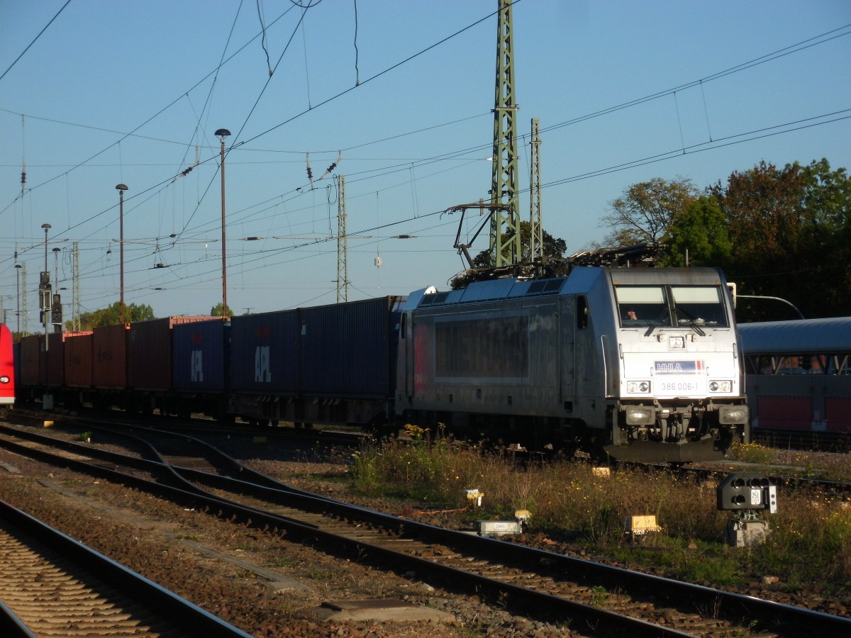 Am 11.10.2015 kam 386 006 mit ihrem Containerzug aus Magdeburg nach Stendal und fuhr weiter nach Salzwedel.