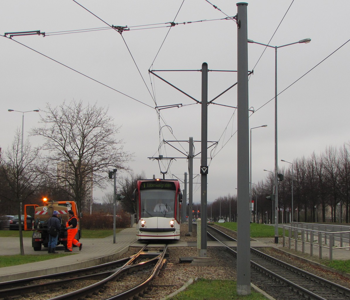 Am 11.12.2013 verkehrte EVAG 640 als Linie 1 wegen einer Demo zum Lberwallgraben und nicht bis zur Thringenhalle. Hier zu sehen an der Endhaltestelle Europaplatz.