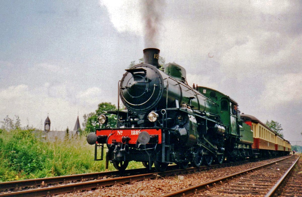 Am 12 Juni 2000 verlässt ZLSM 1289 Schin-op-Geul. Leider ist dieser Lok zur Zeit ausser Betrieb.