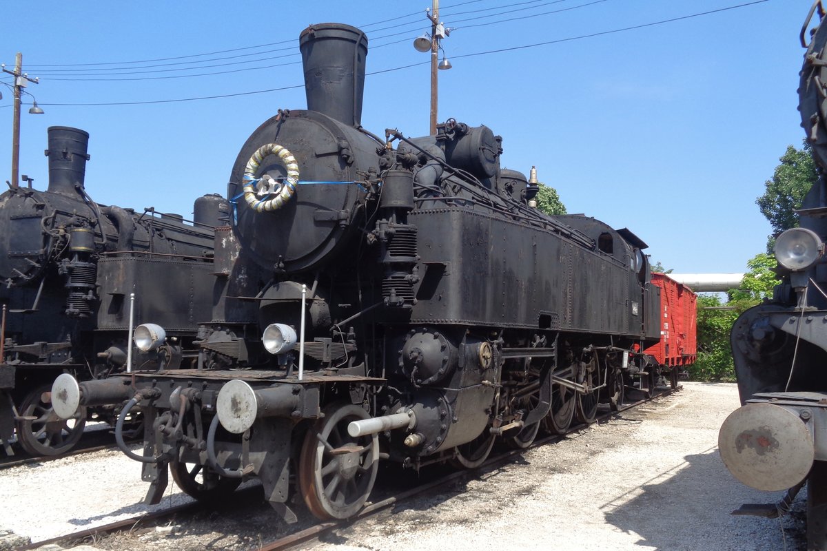 Am 12 Mai 2018 steht 442 006 ins Budapester Eisenbahnmuseum.