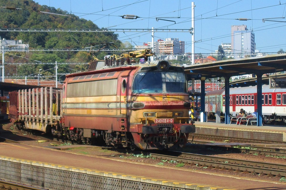 Am 12 September 2018 macht ZSSK Cargo 240 024 Pause in Bratislava hl.st.