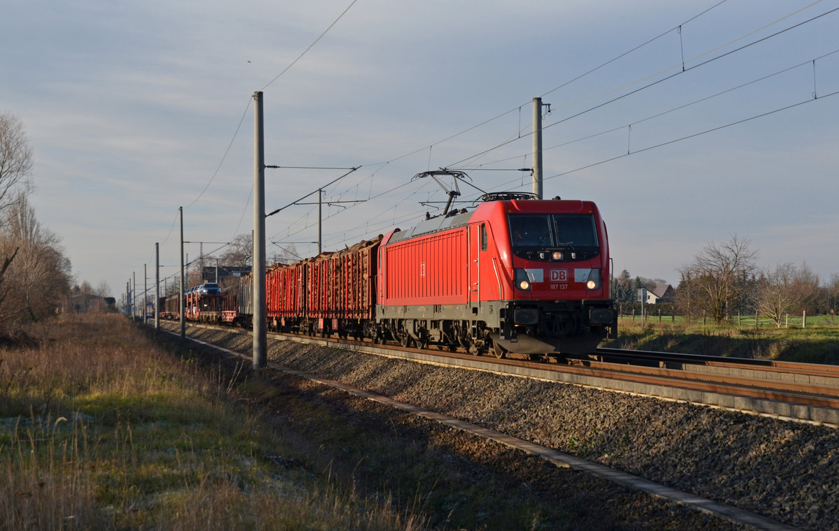 Am 12.01.20 schleppte 187 137 einen gemischten Güterzug durch Brehna Richtung Bitterfeld.