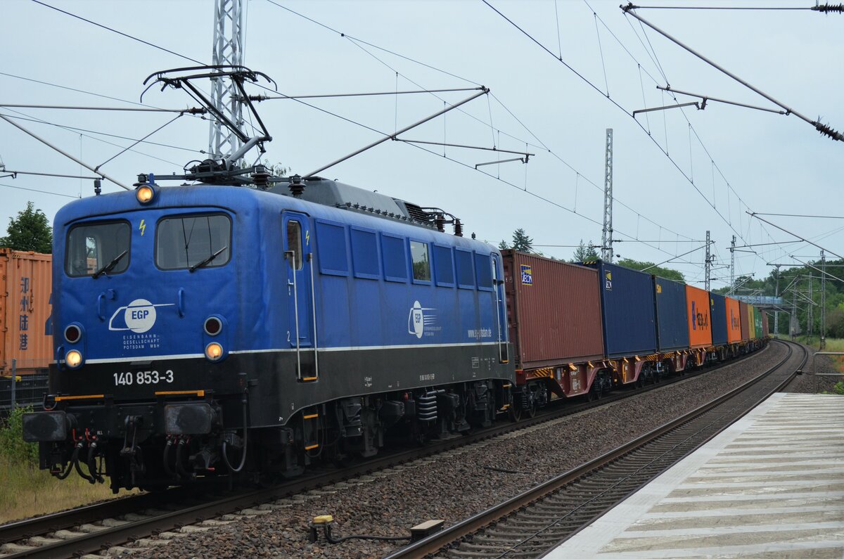 Am 12.06.2021 war EGP 140 853-3 mit Containern Richtung Hamburg Unterwegs.
Hier zu sehen in Paulinenaue.