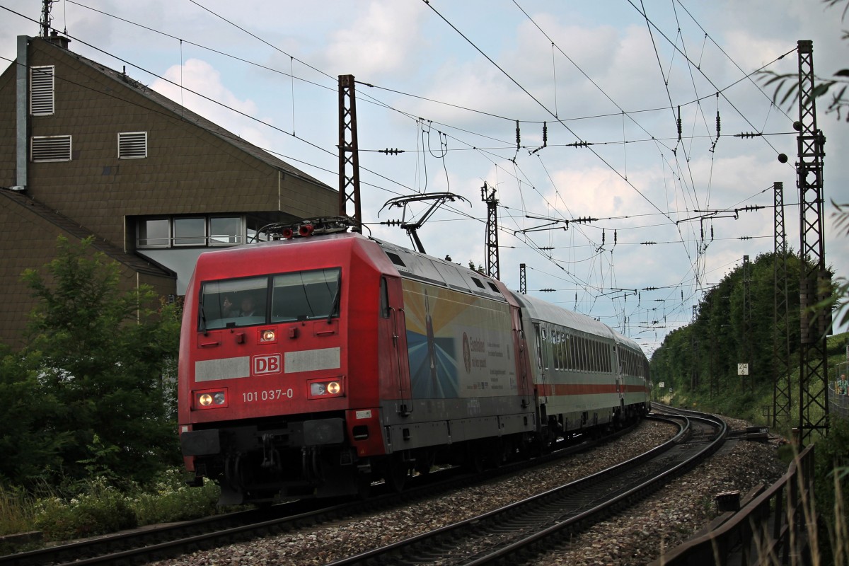 Am 12.07.2014 hatte die 101 037-0  Eisenbahner mit Herz  die Aufgabe den Pbz 2459 (Karlsruhe Hbf - Basel Bad Bf) zu befördern, als sie am Abzw. Leutersberg dem Ziel entgegen fuhr.