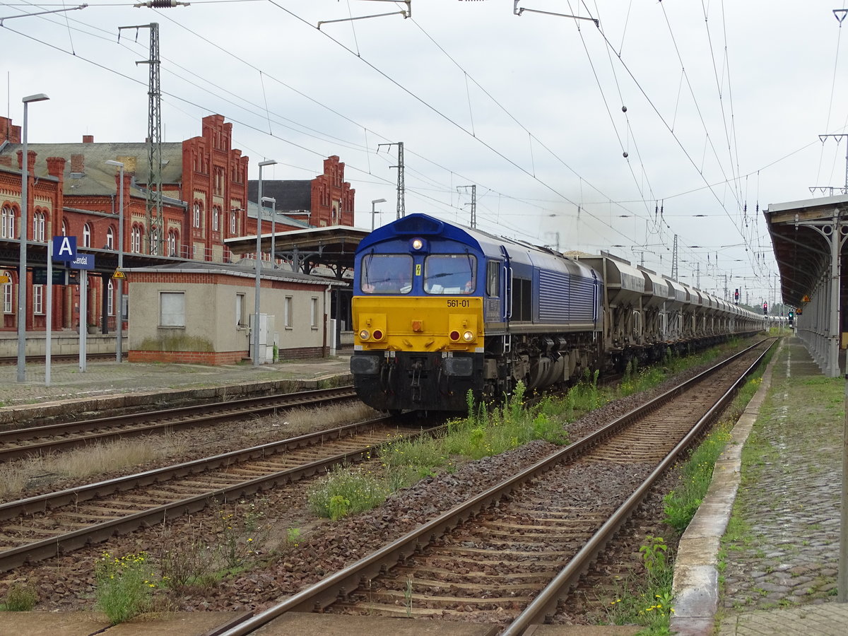 Am 12.08.2017 kam 266 038 mit einem Kieszug aus Richtung Magdeburg nach Stendal und fuhr weiter Richtung Wittenberge.