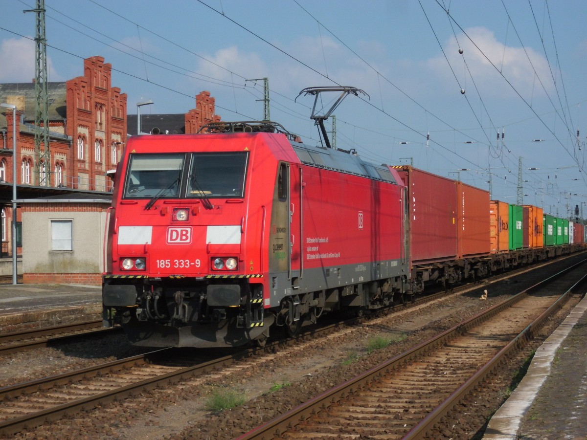 Am 12.09.2015 kam 185 333 mit ihrem Containerzug aus Magdeburg nach Stendal und fuhr weiter nach Wittenberge.