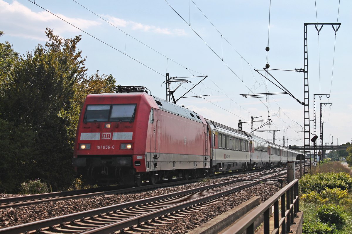 Am 12.09.2018 bespannte 101 056-0 den EC 6 (Interlaken Ost - Hamburg Altona), der an diesem Tag aus der Garnitur vom EC 8 bestand, als sie bei Müllheim (Baden) durchs Rheintal gen Freiburg (Breisgau) fuhr.