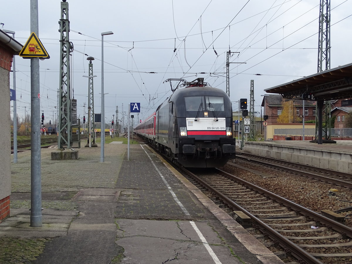 Am 12.11.2017 kam 182 513 mit dem IRE von Hamburg nach Stendal und fuhr weiter in Richtung Berlin. 