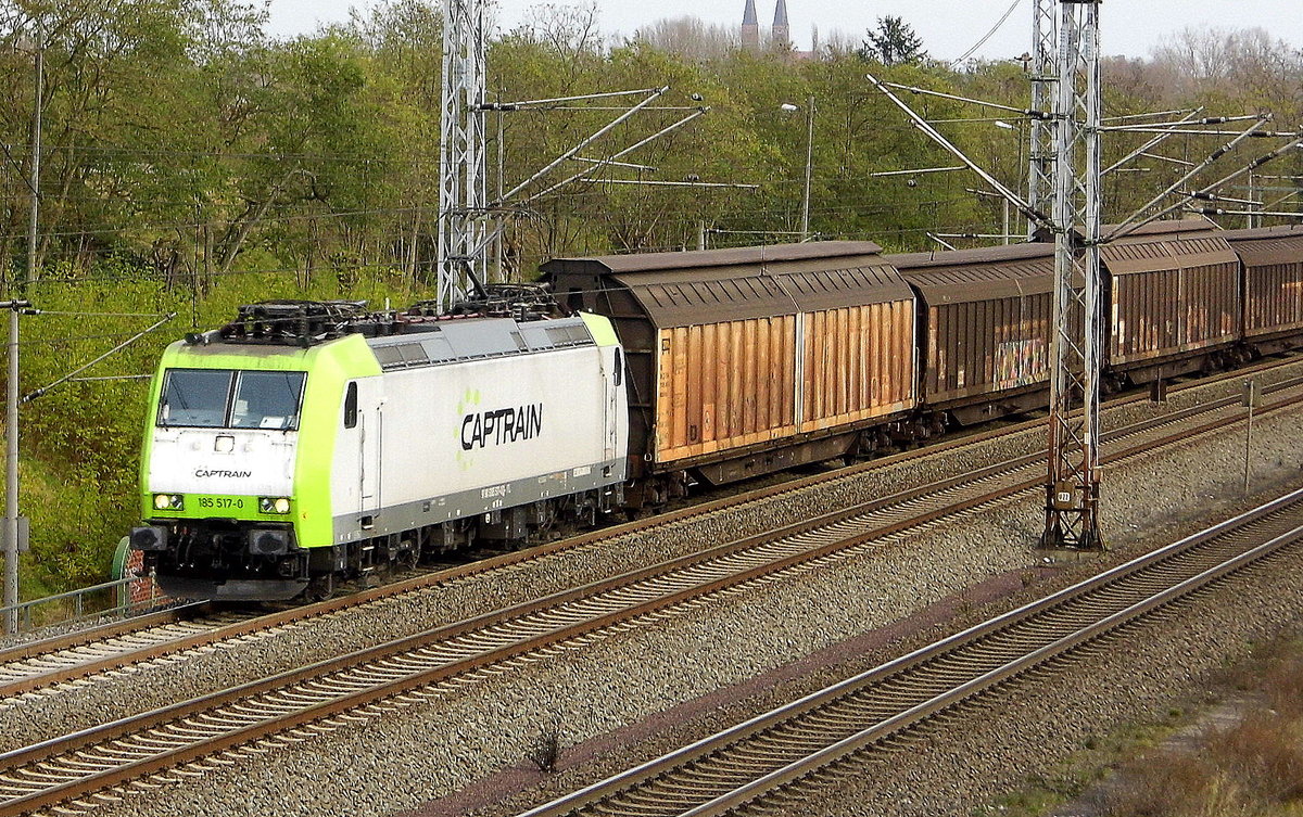 Am 12.11.2017 kam die 185 517-0 von CAPTRAIN aus Richtung Stendal und fuhr weiter in Richtung Wittenberge . 