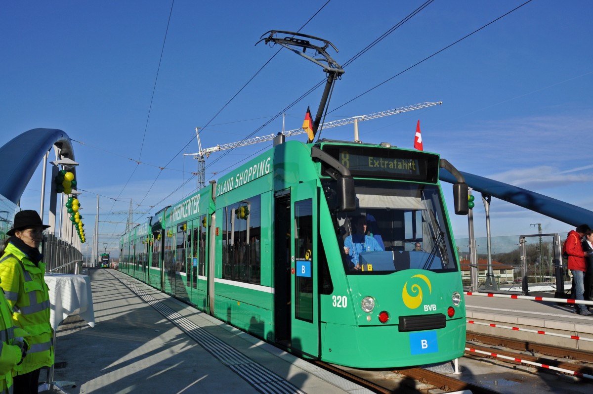 Am 12.12.2014 wurde die nach Weil am Rhein verlängerte Linie 8 mit vielen geladenen Gästen feierlich eröffnet. Im Be 6/8 Combino 320 werden die restlichen ehren Gäste zur Endstation in Weil am Rhein gefahren.