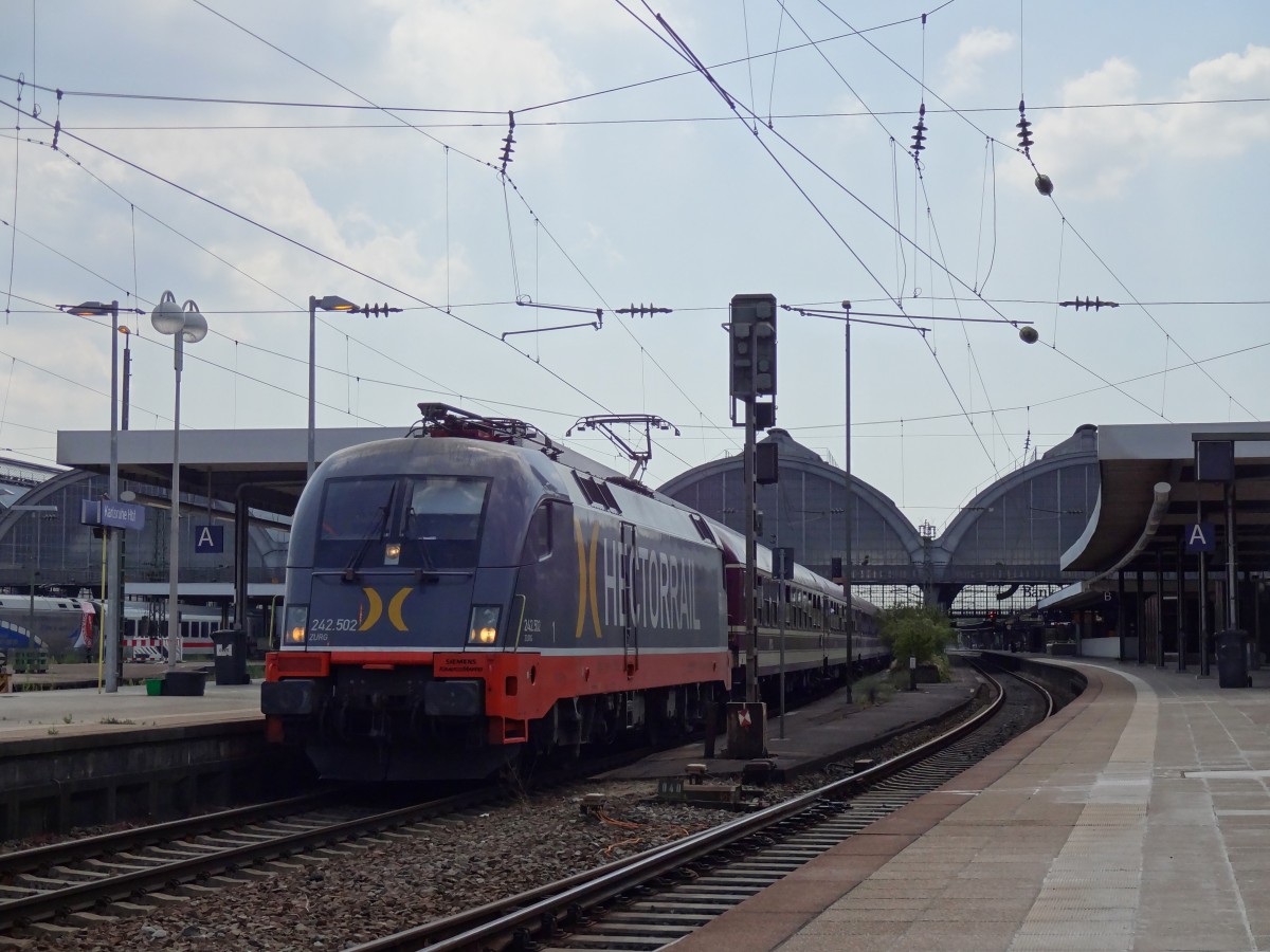 Am 12.6.14 stand 242.502  Zurg  mit einem Sonderzug nach Lourdes im Karlsruher Hauptbahnhof bereit. 
Der Zug hatte eine Verspätung von 140 Minuten. 