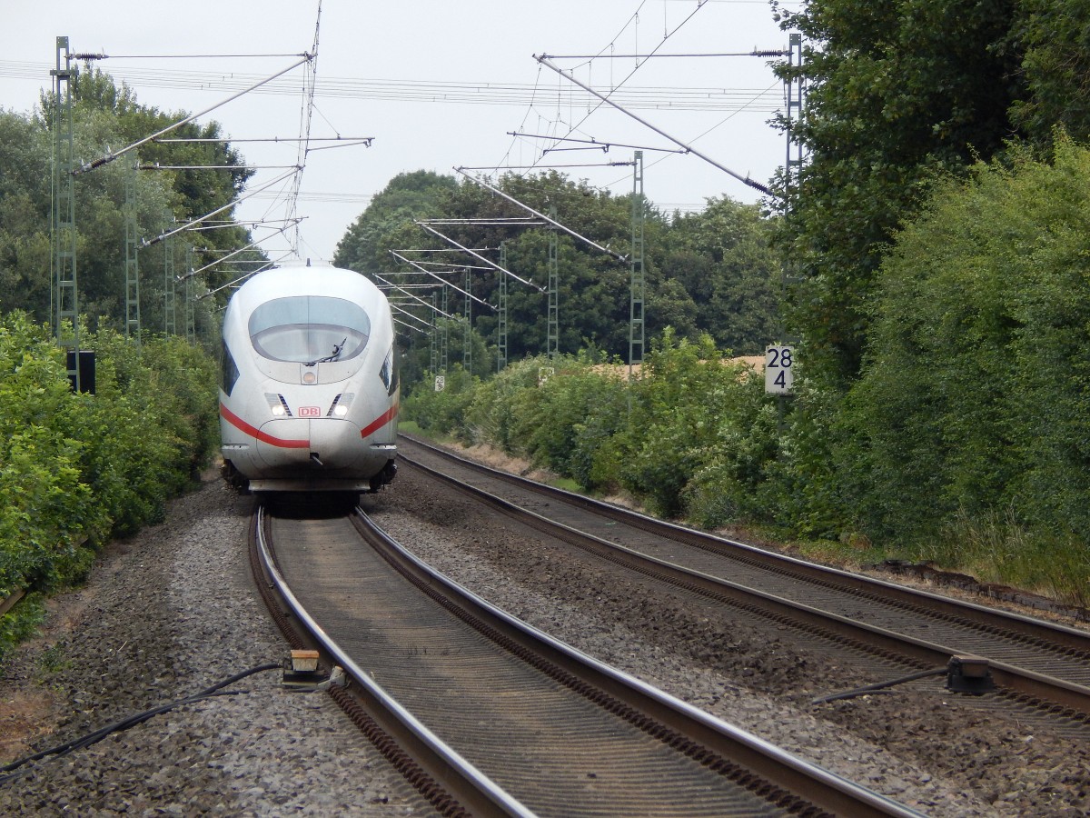 Am 12.7 kam der ICE 4654 nach Brüssel als Umleiter durch Geilenkirchen gefahren. Grund der Umleitung ist eine Großbaustelle zwischen Aachen und Düren.

Geilenkirchen 12.07.2015