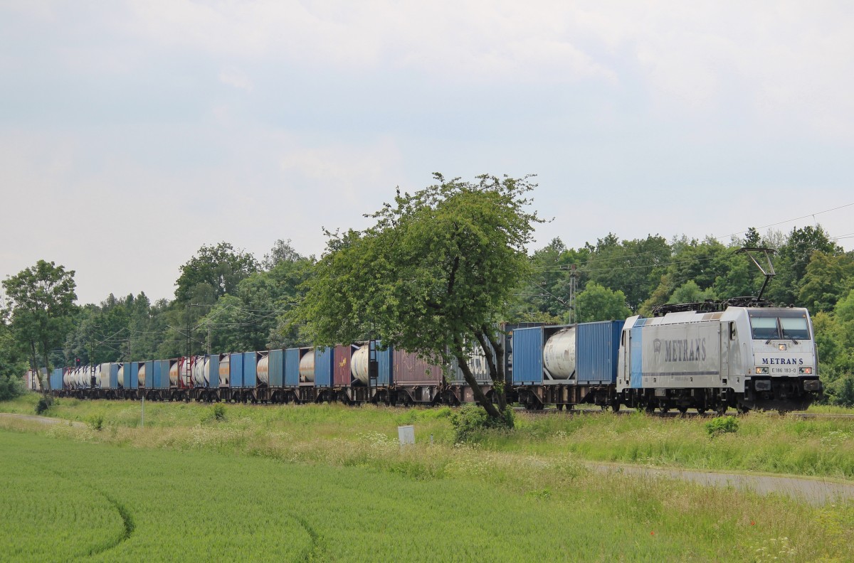 Am 12.Juni 2013 war MTR E186 183 mit Containern bei Elze(Han) auf dem Weg Richtung Hannover.