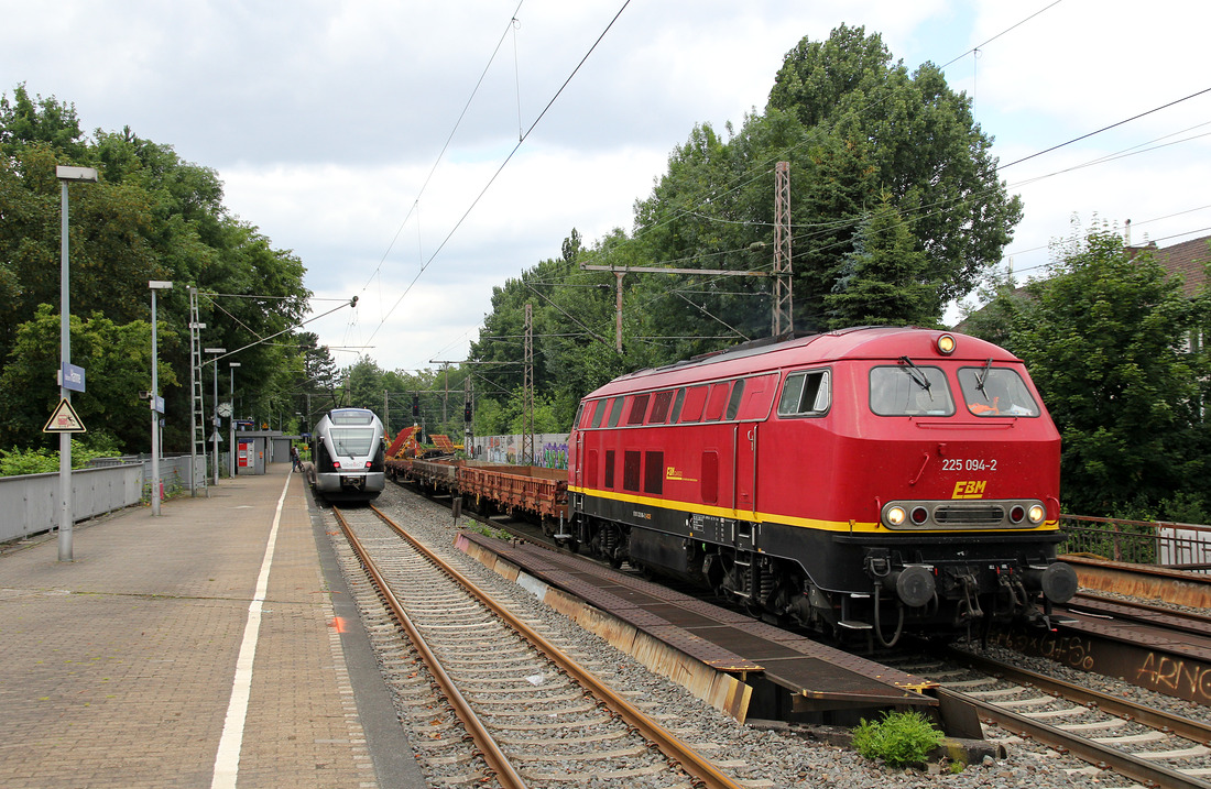 Am 13. Juni 2018 begegnete mir EBM Cargo 225 094 in Bochum-Hamme.