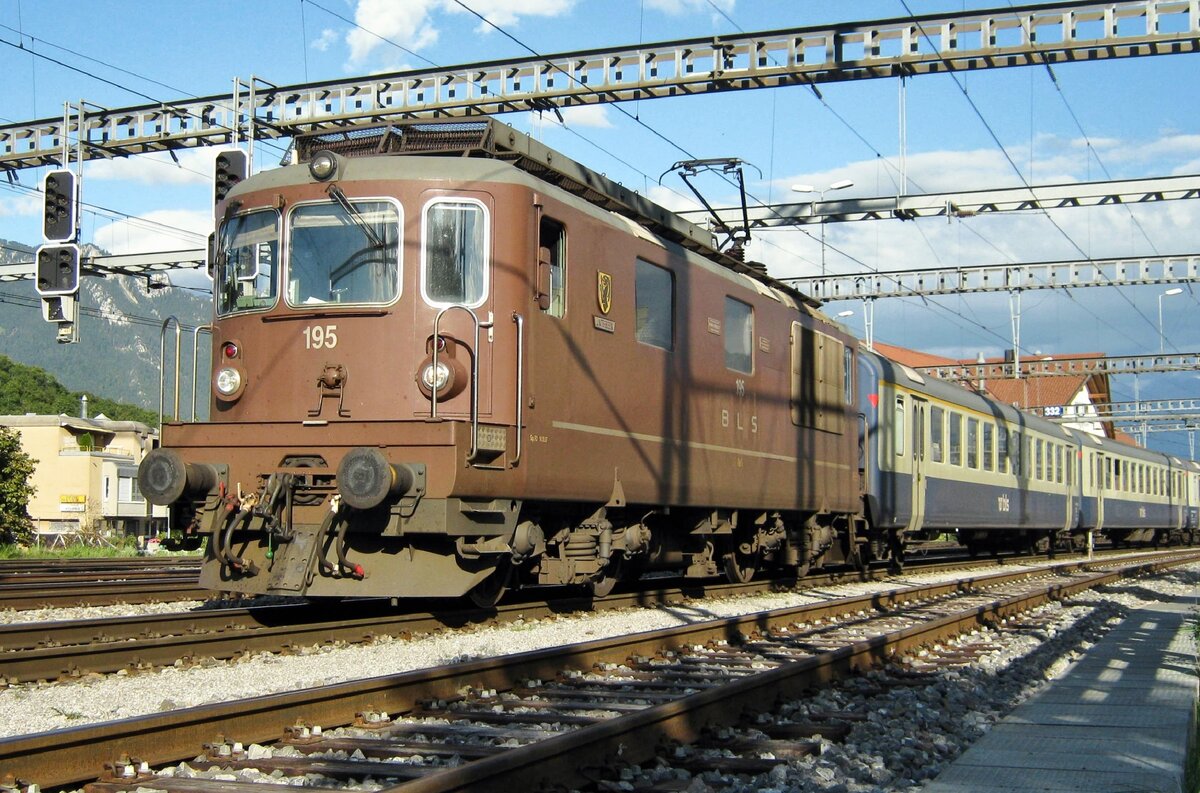 Am 13 September 2011 steht BLS 195 in Spiez abgestellt. Das Bild wurde vom offenbarer Weg gemacht.
