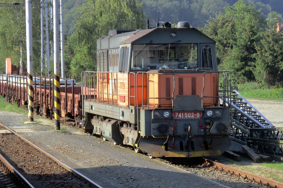 Am 13 September 2018 steht AWT 741 502 mit ein Gleisbauzuglein in Hranice nad Morave Mesto.