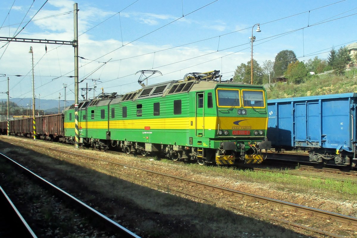 Am 13 September 2018 verlässt 131 006 mit ein Leerkohlezug Cadca.