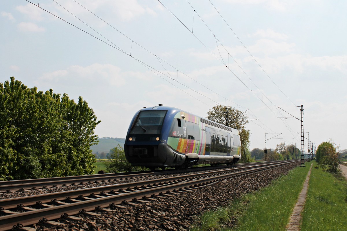Am 13.04.2014 fuhr SNCF Alsace X73902 als IRE von Mulhouse-Ville nach Freiburg (Brsg) Hbf, als dieser kurz hinter Müllheim (Baden) dem Ziel entgegen fuhr.