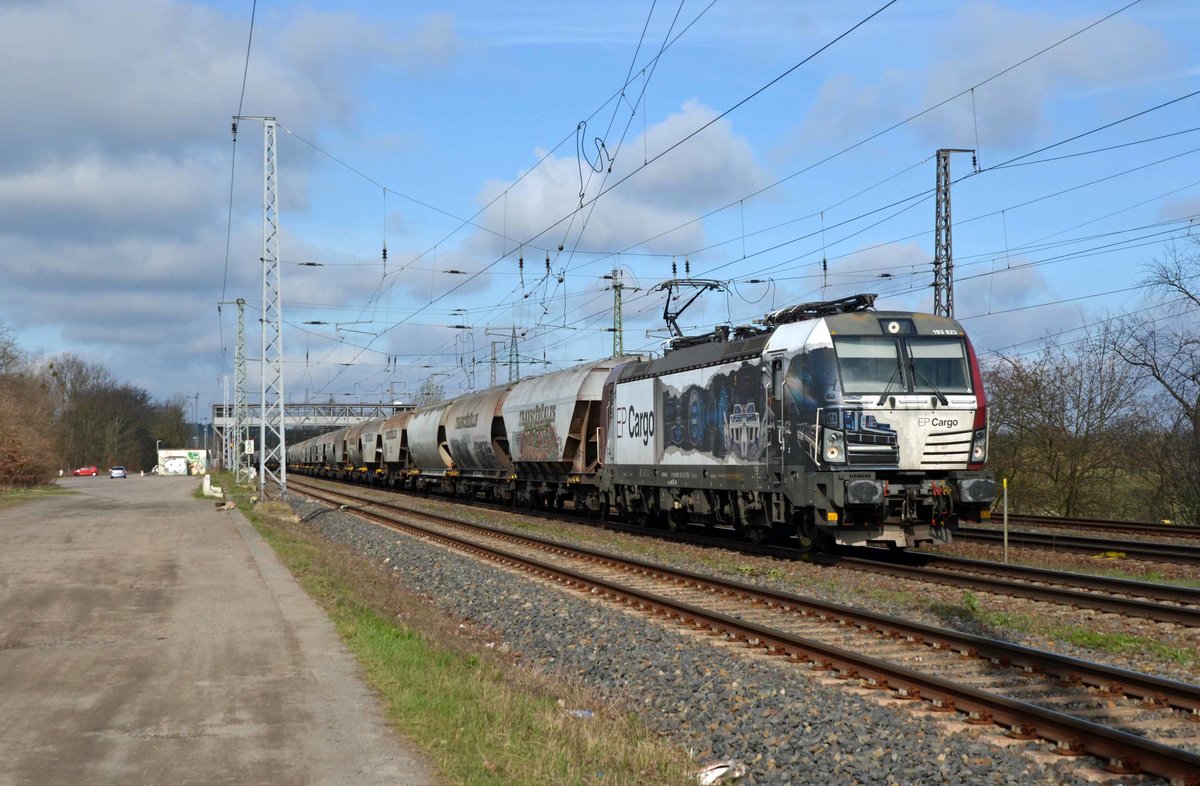 Am 13.04.21 schleppte 193 823 der EP Cargo einen Transcereal durch Saarmund Richtung Schönefeld.