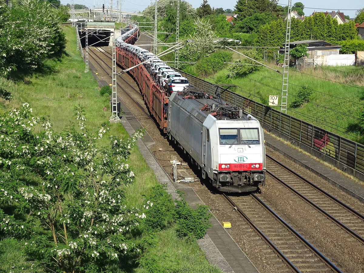Am 13.05.2018 kam 185 579 mit einem Autozug aus Richtung Magdeburg nach Stendal und fuhr weiter in Richtung Hannover. 
